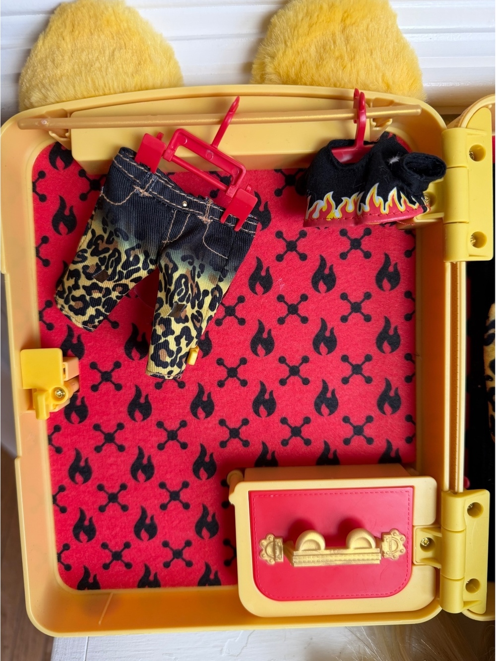 Na! Na! Na! Surprise 3-in-1 Backpack Bedroom Jennel Jaguar Playset & Extras - Picture 5 of 9